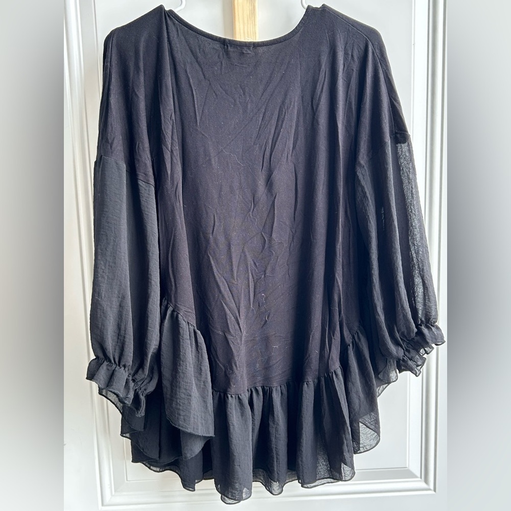 Pebble and stone Elegant Black Women's Top
Size medium - Picture 5 of 5